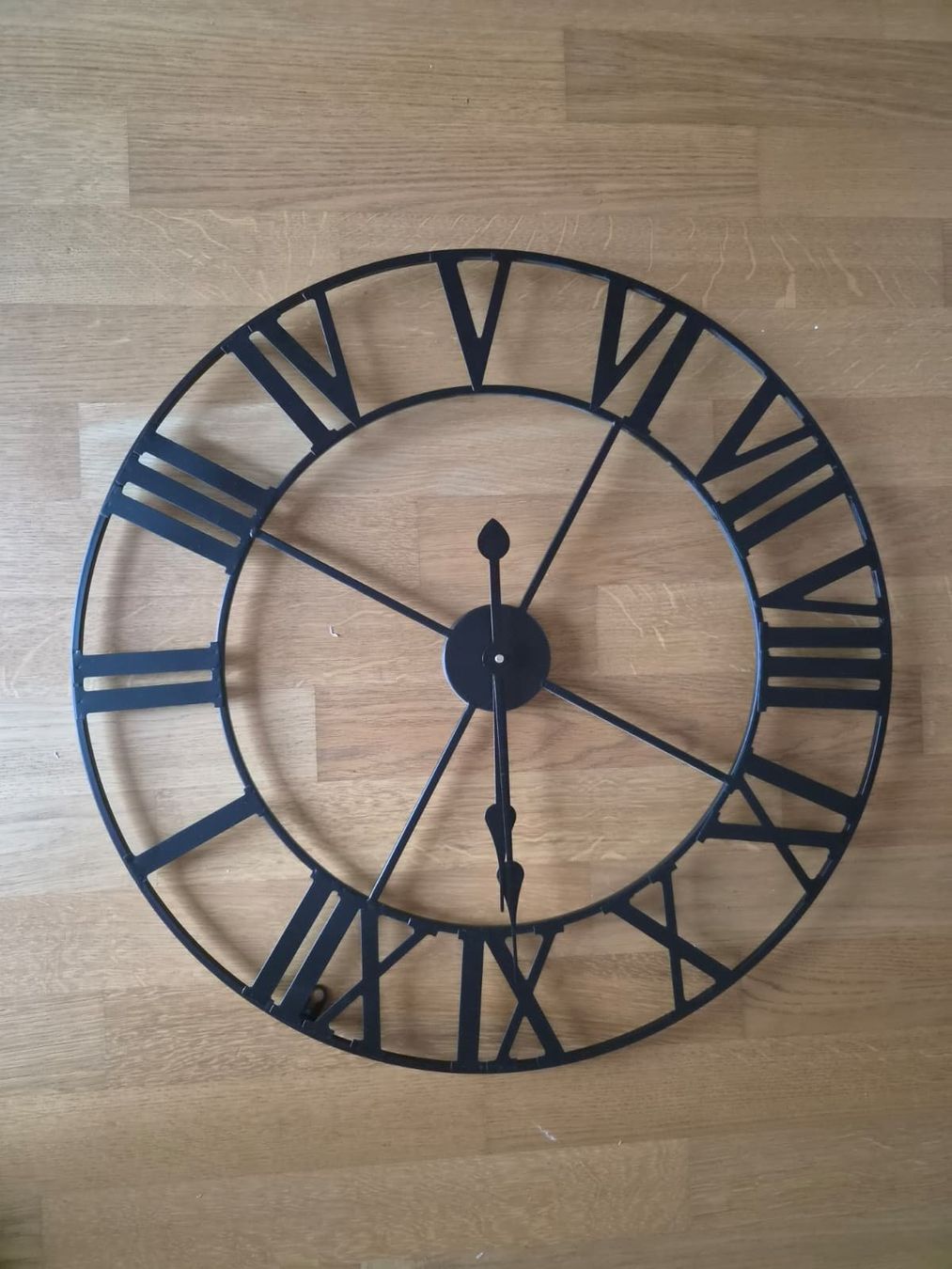 Orologi da terra & Orologi da parete: Schwarze Wanduhr mit 60 cm Durchmesser. – Usato da Bottenwil venduto da running25