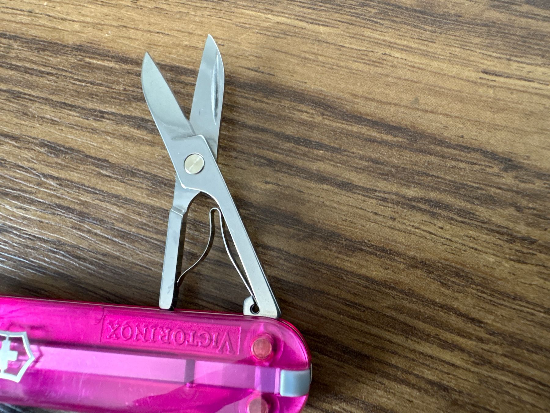 Victorinox Coltelli tascabile: VICTORINOX - Classic pink trans - Sackmesser – Usato da Andwil SG venduto da Rainboli 5