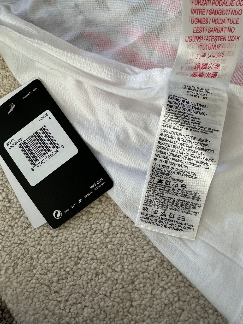 Nike Hemden, T-Shirts & Polos: T-SHIRT NIKE – Neu und originalverpackt aus Zürich von Mina_09 5