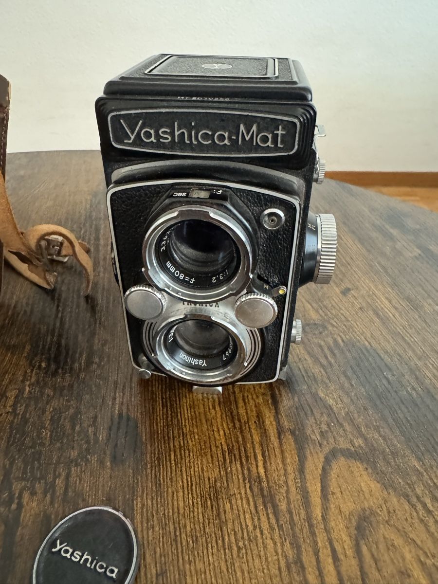Yashica Fotocamera: Yashica mat kamera – Usato da Zunzgen venduto da milesdavis76