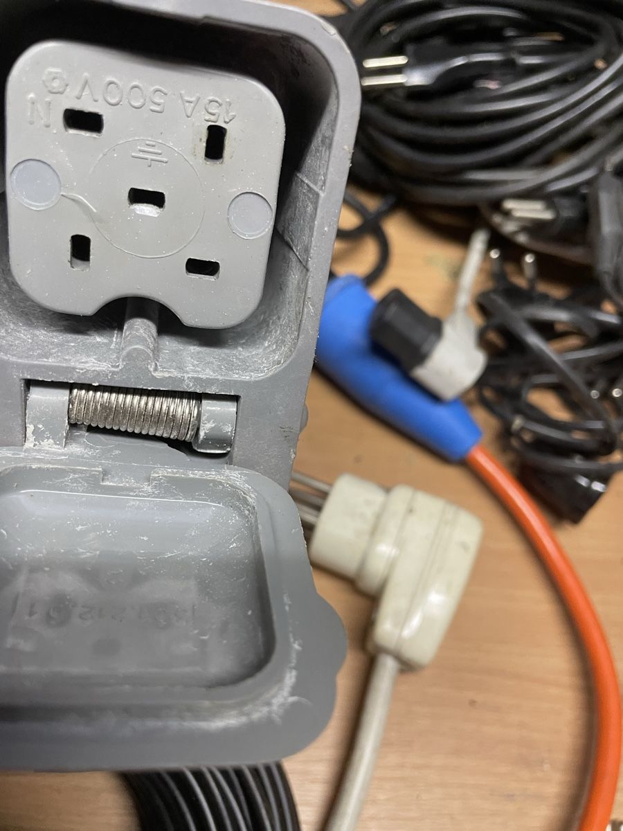Spine: Elektrosachen, Kabel , Stecker etc – Usato da Felben-Wellhausen venduto da pisa08 2