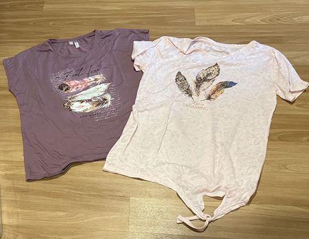 2 Damen T-Shirts mit Federn Grösse XL (48/50)