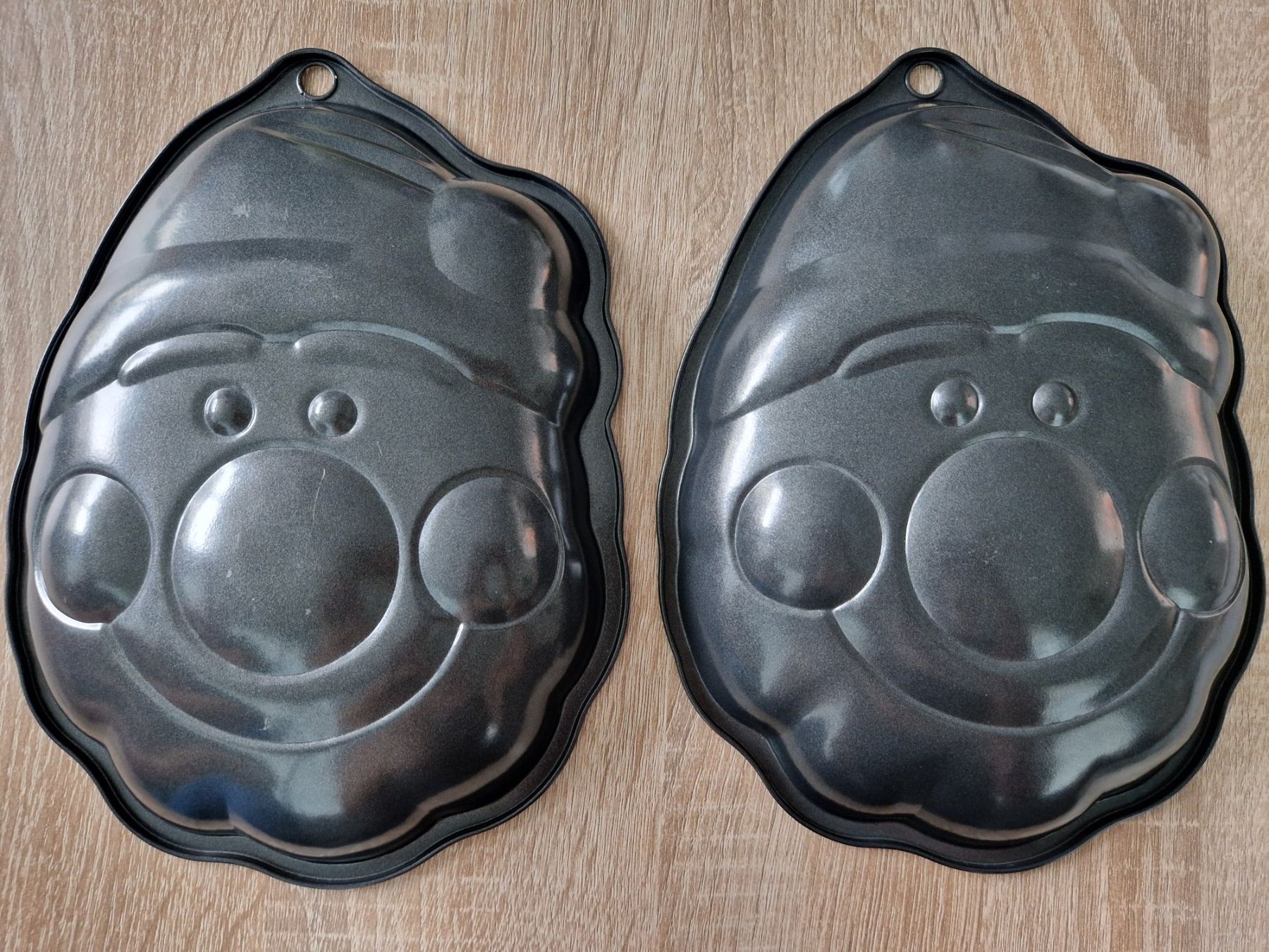 Moules à gâteaux: 2 Stk. Weihnachtsmann Backform – D'occasion à Rebstein par Ajs_Toy_Palast_1 1