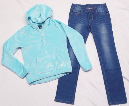 Jeans + Kuschelpulli Grösse 152