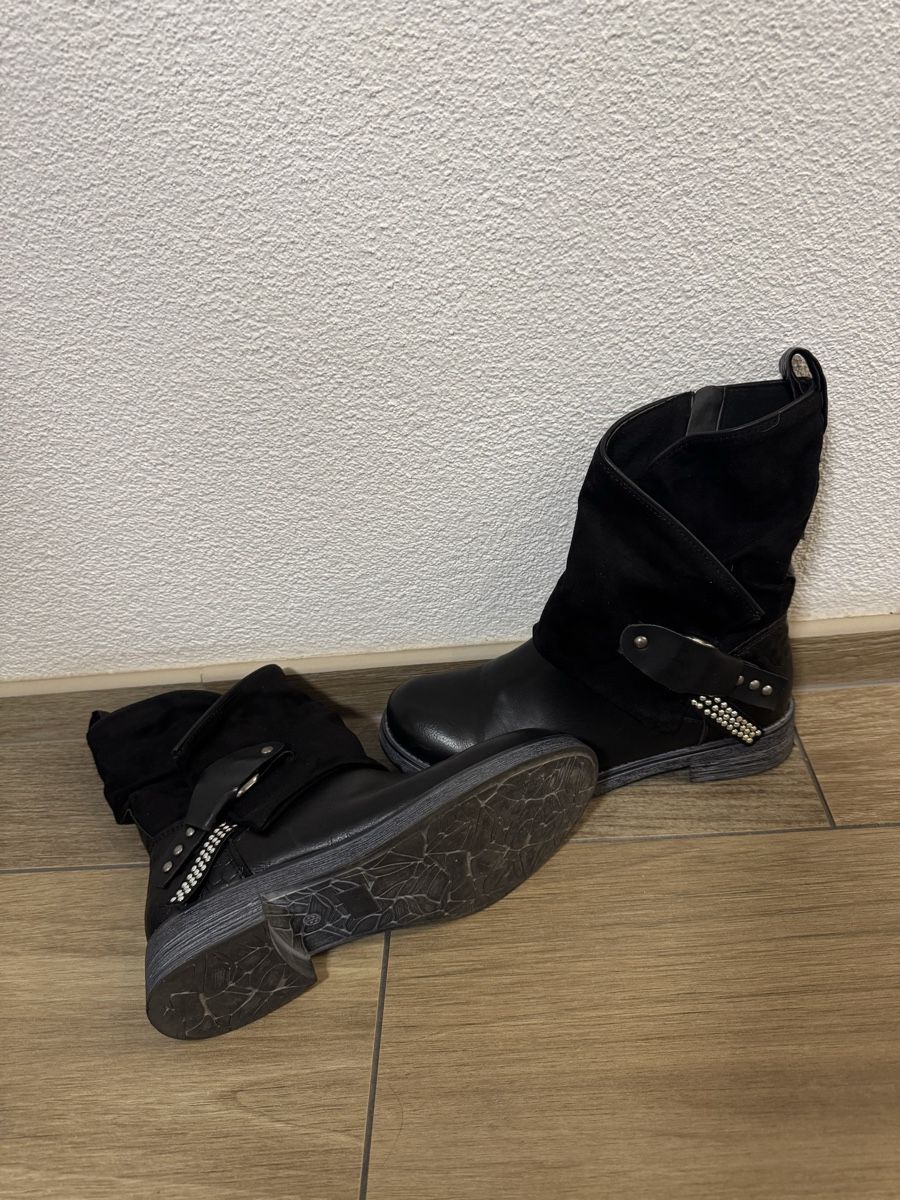 Scarpe da donna: Stivaletti neri nr. 38 – Nuovo (secondo la descrizione) da Claro venduto da kel_v7dj 2