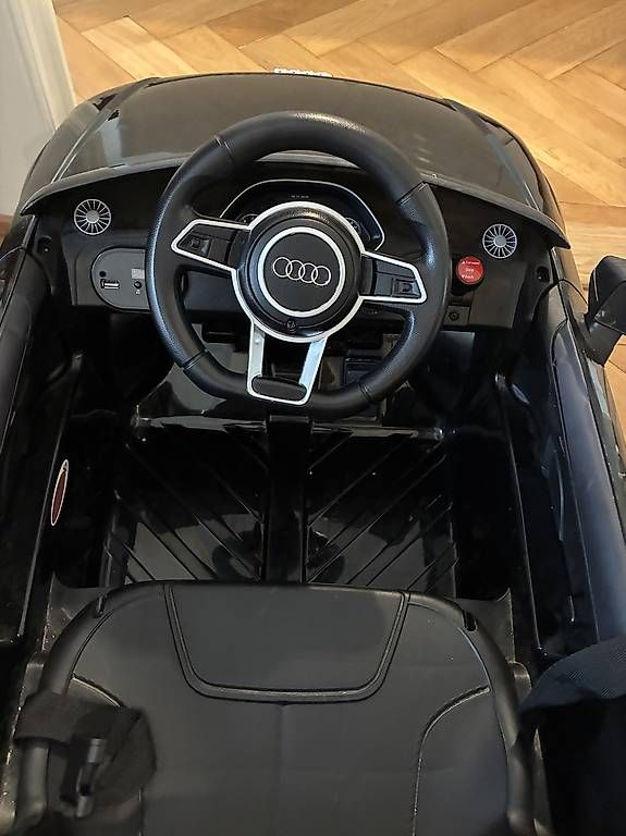 Veicoli per bambini: Voiture électrique pour enfants audi TT – Usato da Genève venduto da ale_z2vv 1