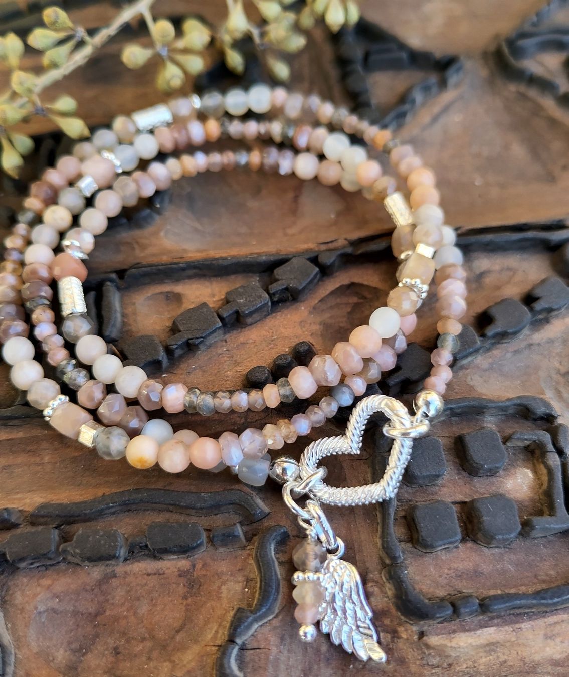 Bracciali & Braccialetti: Wickelarmband Mondstein und Silber – Nuovo e nell'imballaggio originale da Lauperswil venduto da Naturhandwerk