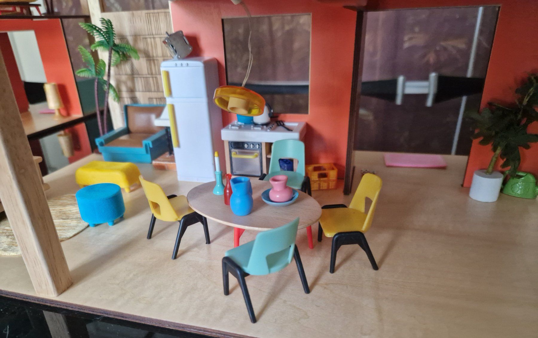 Djeco Case e mobili per bambole: Puppenhaus djeco, möbiliert, mit djeco Biegepuppen – Nuovo (secondo la descrizione) da Zürich venduto da ant_kk8r 9