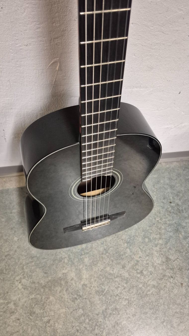 Yamaha Strumenti musicali: Schwarze Yamaha Gitarre C40 – Usato da Winterthur venduto da cbe_5ph7 1