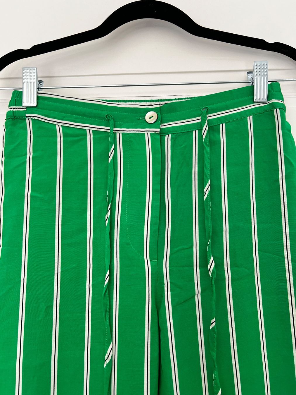 H&M Pantaloni: H&M green striped pants – Nuovo (secondo la descrizione) da Genève venduto da jud_xrl8