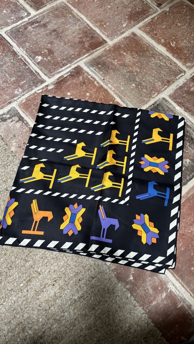Lanvin Foulard & Sciarpe: Lanvin Paris Seidenfoulard grafisch – Usato da Bern venduto da kue_db29 2