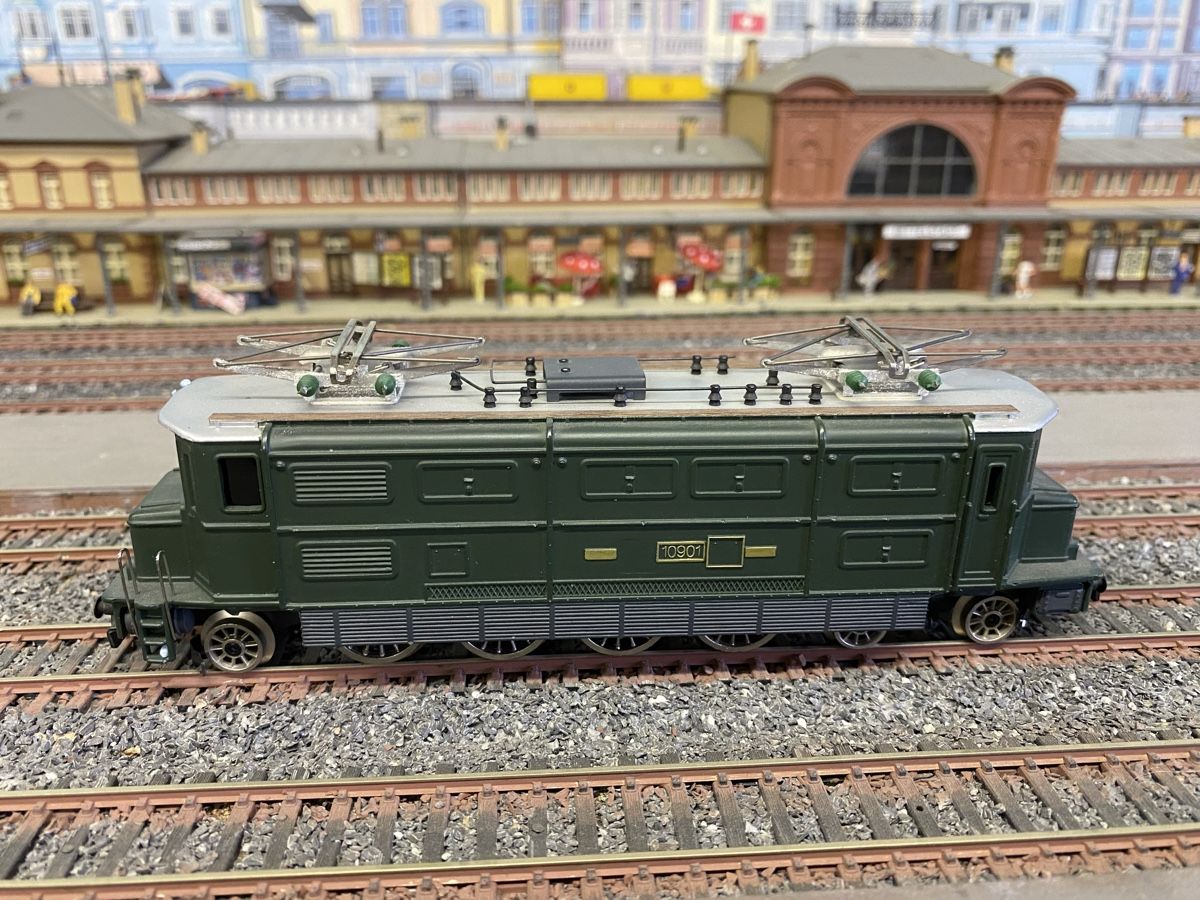 Hag Modellini di ferrovie: HAG 141 Ae 4/7 SBB H0 – Usato da Glattpark (Opfikon) venduto da anywaya23 3