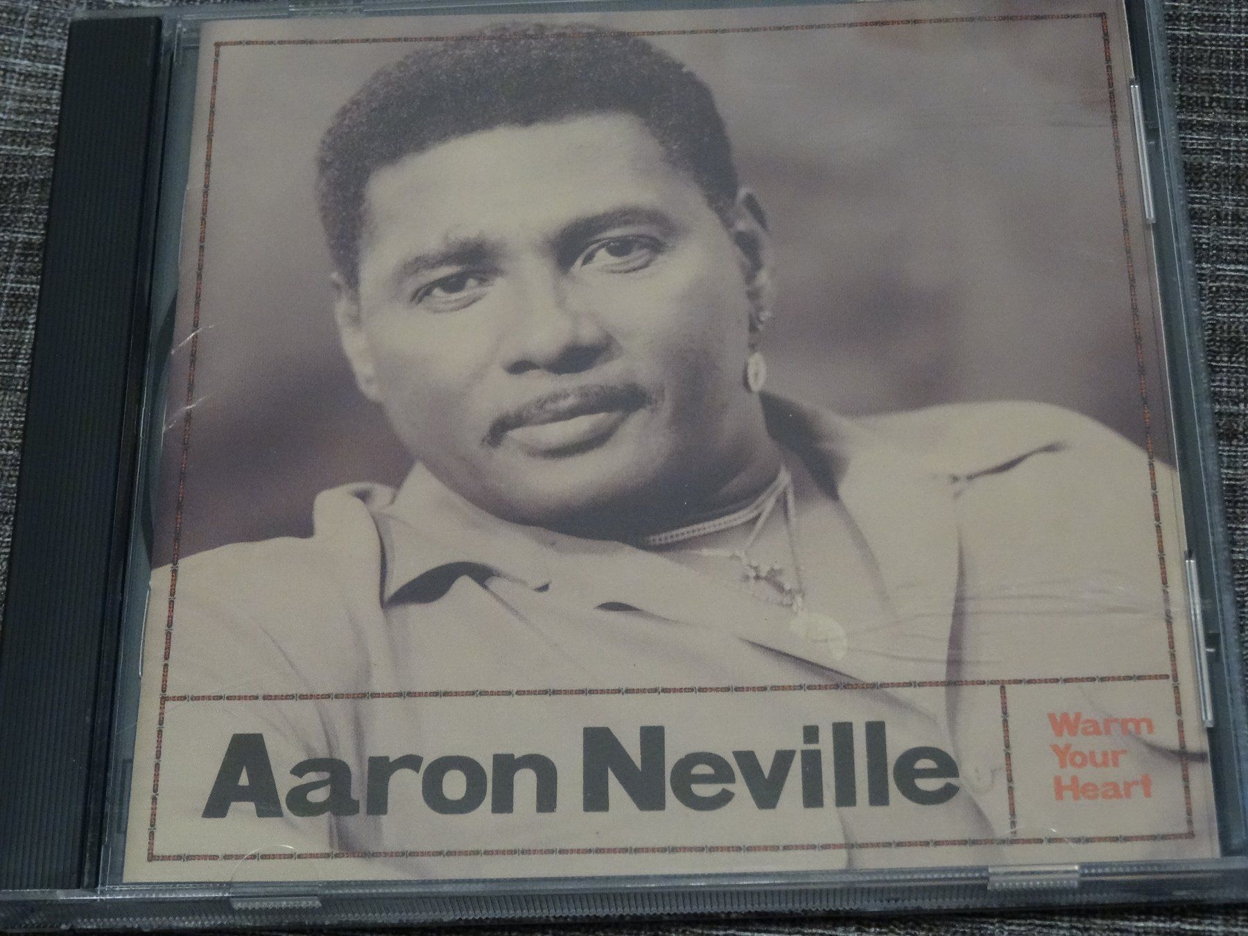 CD: Aaron Neville - Warm your Heart CD – Usato da Olten venduto da Disc-Ausverkauf