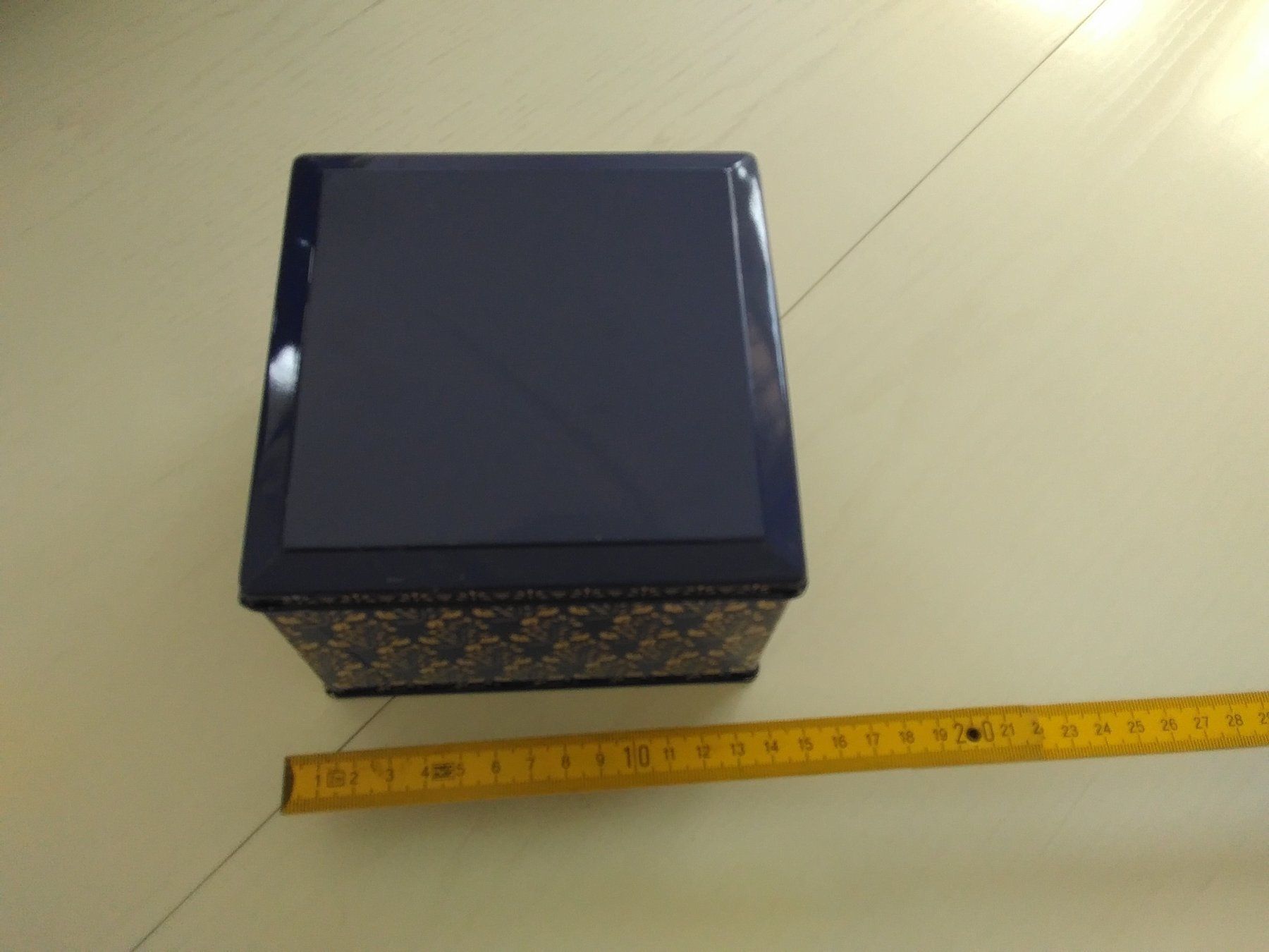 Tutte le decorazioni: Lot 4 Blechdosen – Usato da Buochs venduto da Jenymak 4