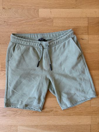 Kurze Hosen - Shorts - Sommerhosen - kurze Trainerhosen