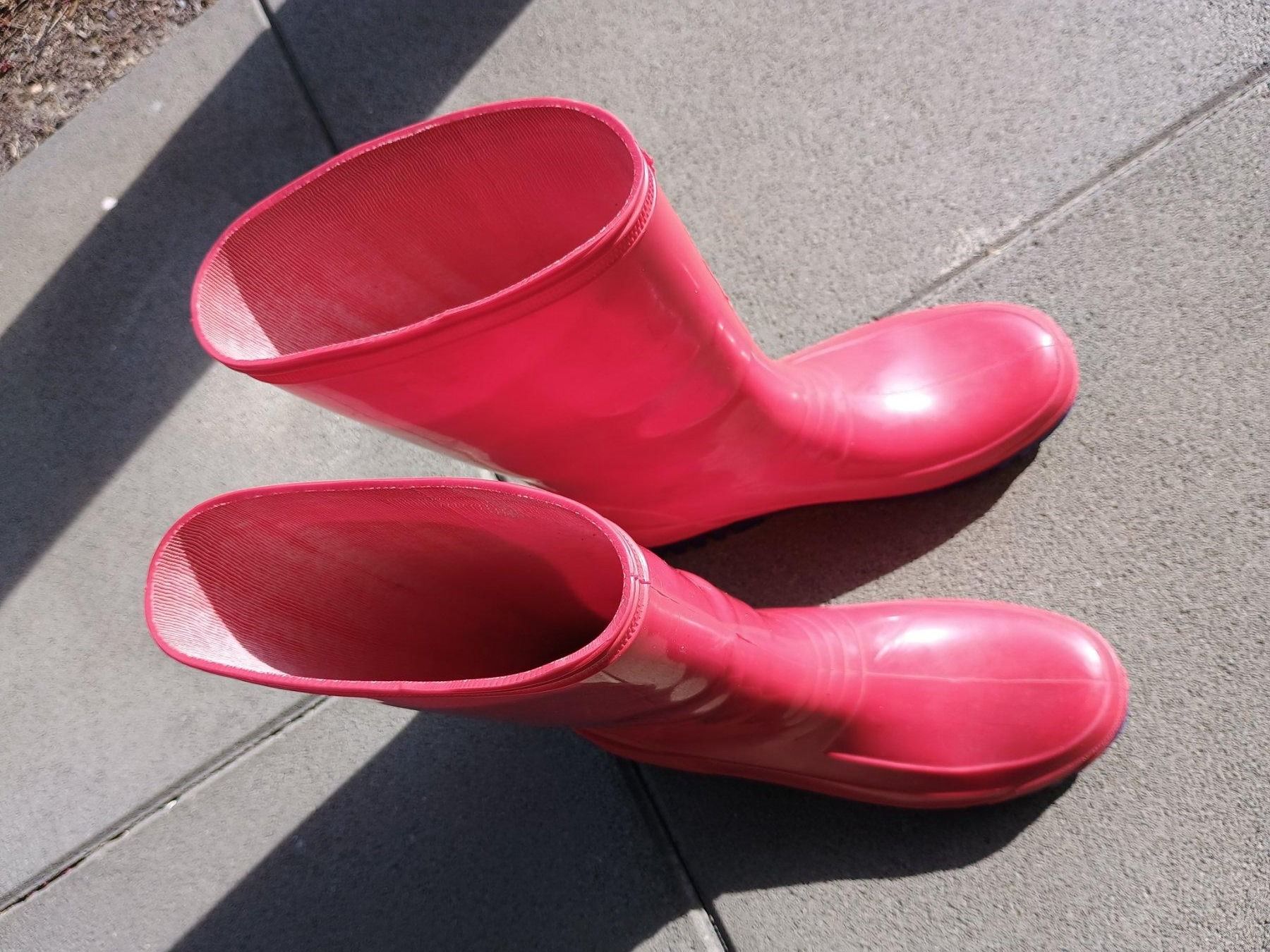 Schuhe für Jungen: Regenstiefel Gummistiefel Grösse 35 – Gebraucht aus Mörel von tasie