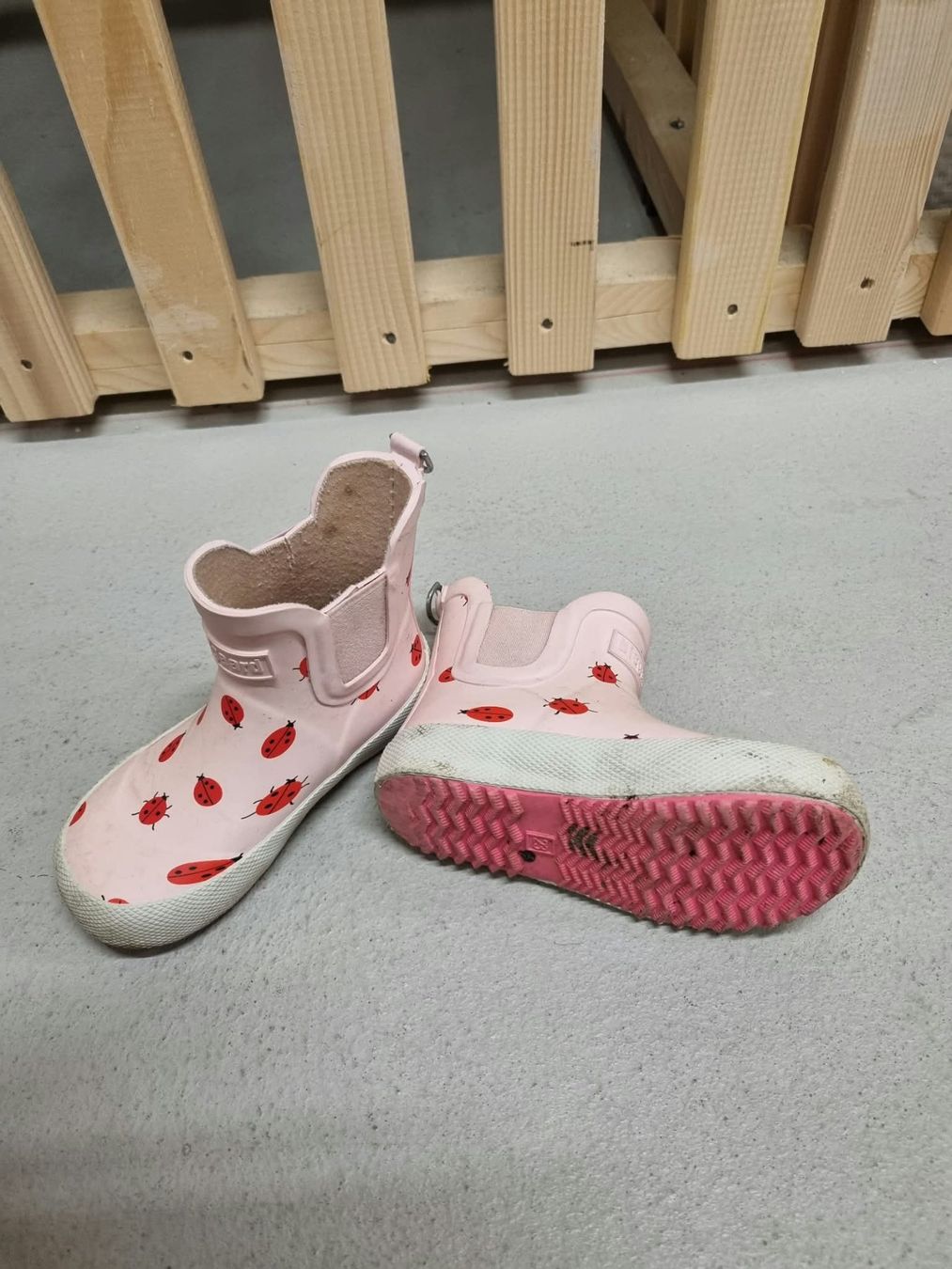 Bisgaard Scarpe per ragazzi: Bisgaard Gummistiefel Marienkäfer rosa gebraucht – Usato da Horgen venduto da Derdolle 1