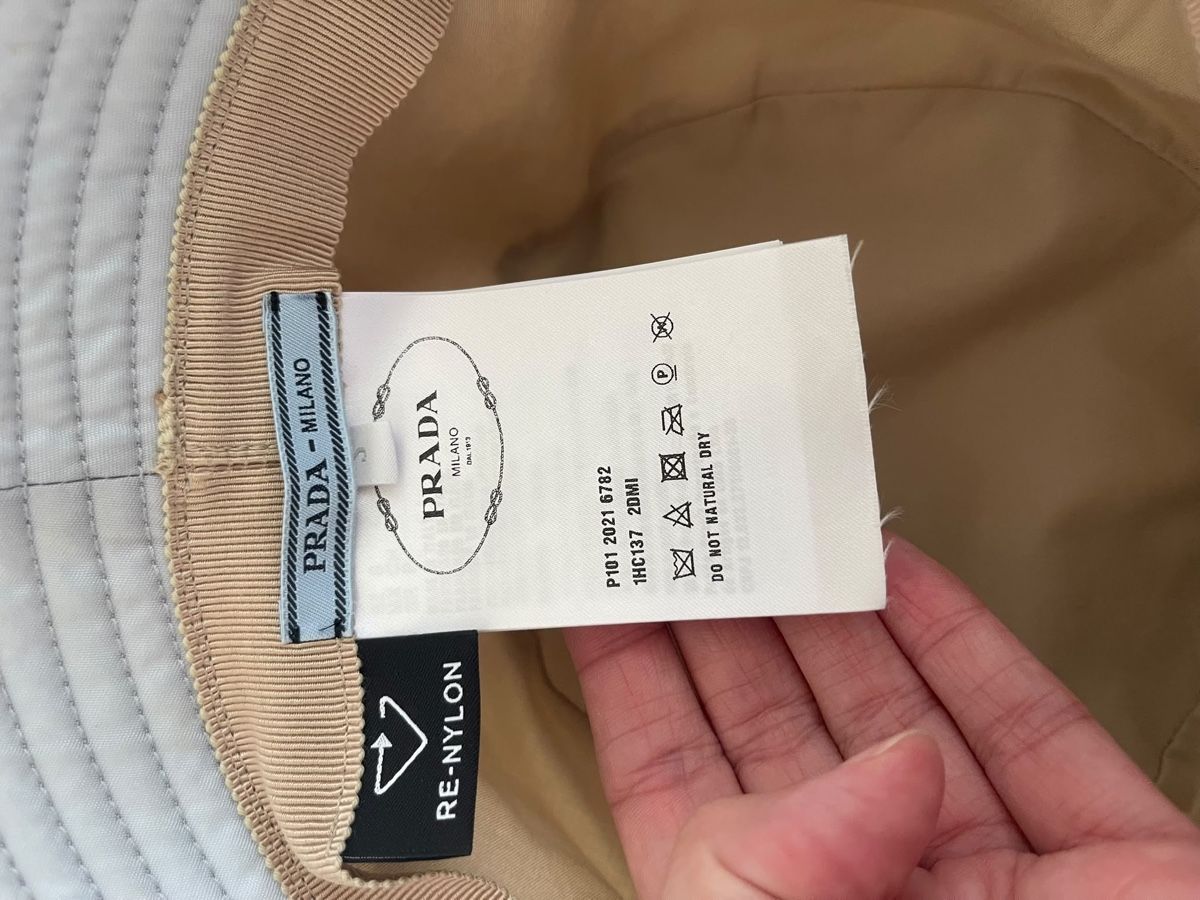 Prada Chapeaux, bonnets & casquettes: Prada Re-Nylon Bucket Hat – Neuf (Voir description) à Grenchen par iagiag 1