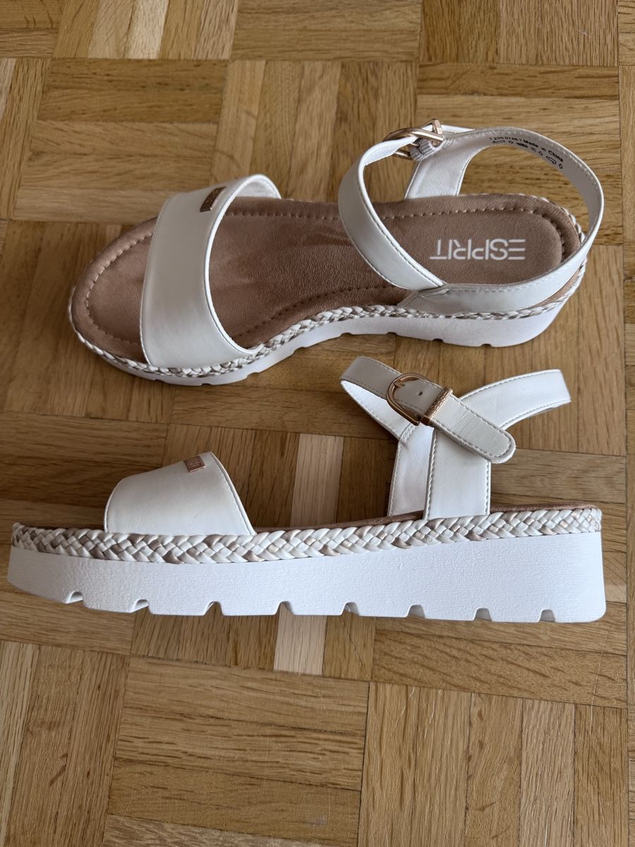 Esprit Scarpe da donna: Esprit Sandalen Weiss Grösse 40 neuwertig – Nuovo (secondo la descrizione) da St. Gallen venduto da kara_24 2