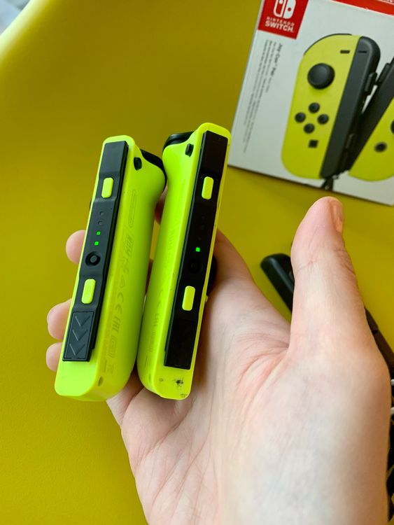 Nintendo Switch JoyCon neon yellow set Kaufen auf Ricardo