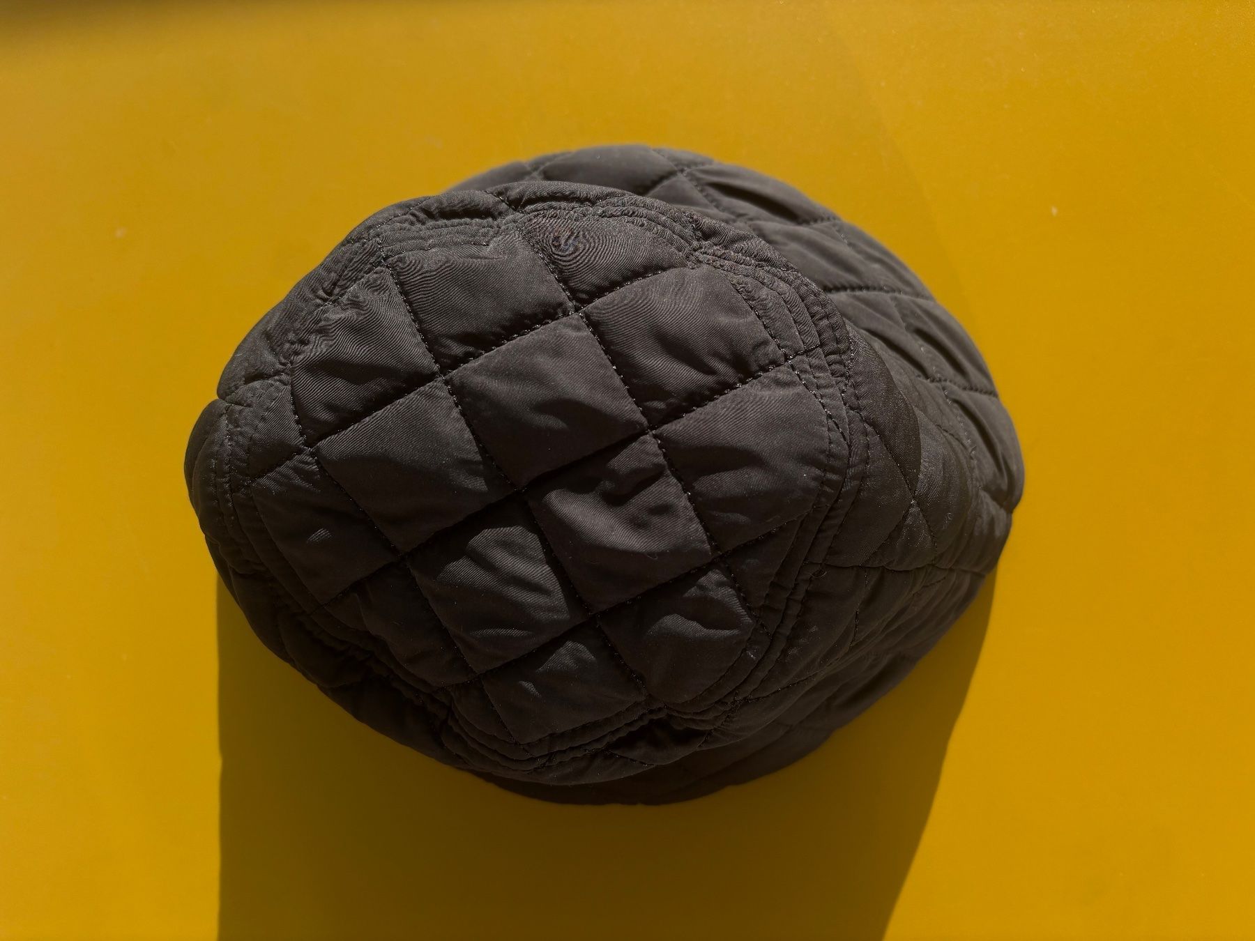 H&M Copricapi, berretti & cappellini: H&M schwarzer gesteppter Bucket Hat Gr. S/54 – Usato da Zürich venduto da missmodernage 2