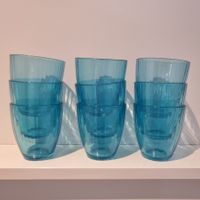 9 blaue Trinkgläser