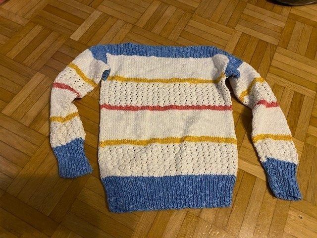 Lotti & Set di vestiti: Kleiderset Mädchen Grösse ca. 116/122 handgestrickte Pullove – Usato da Emmen venduto da Aribini 2