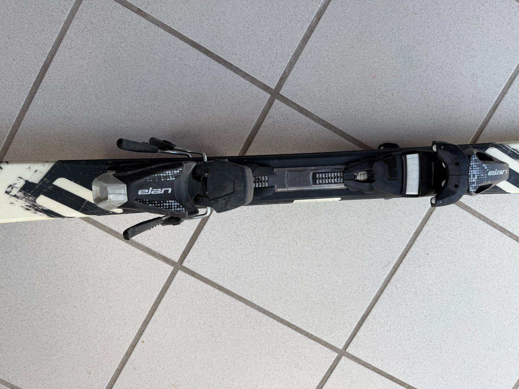 Sci: Gebrauchte Elan Ski 140 cm – Usato da Volketswil venduto da pet_fvd8 2
