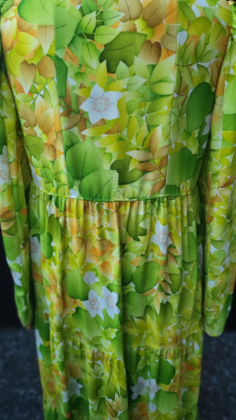 Robes: Robe en soie verte  – Neuf (Voir description) à Fribourg par VictoriaShop7 3