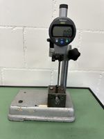 Mitutoyo Digitale Messuhr mit Stativ.