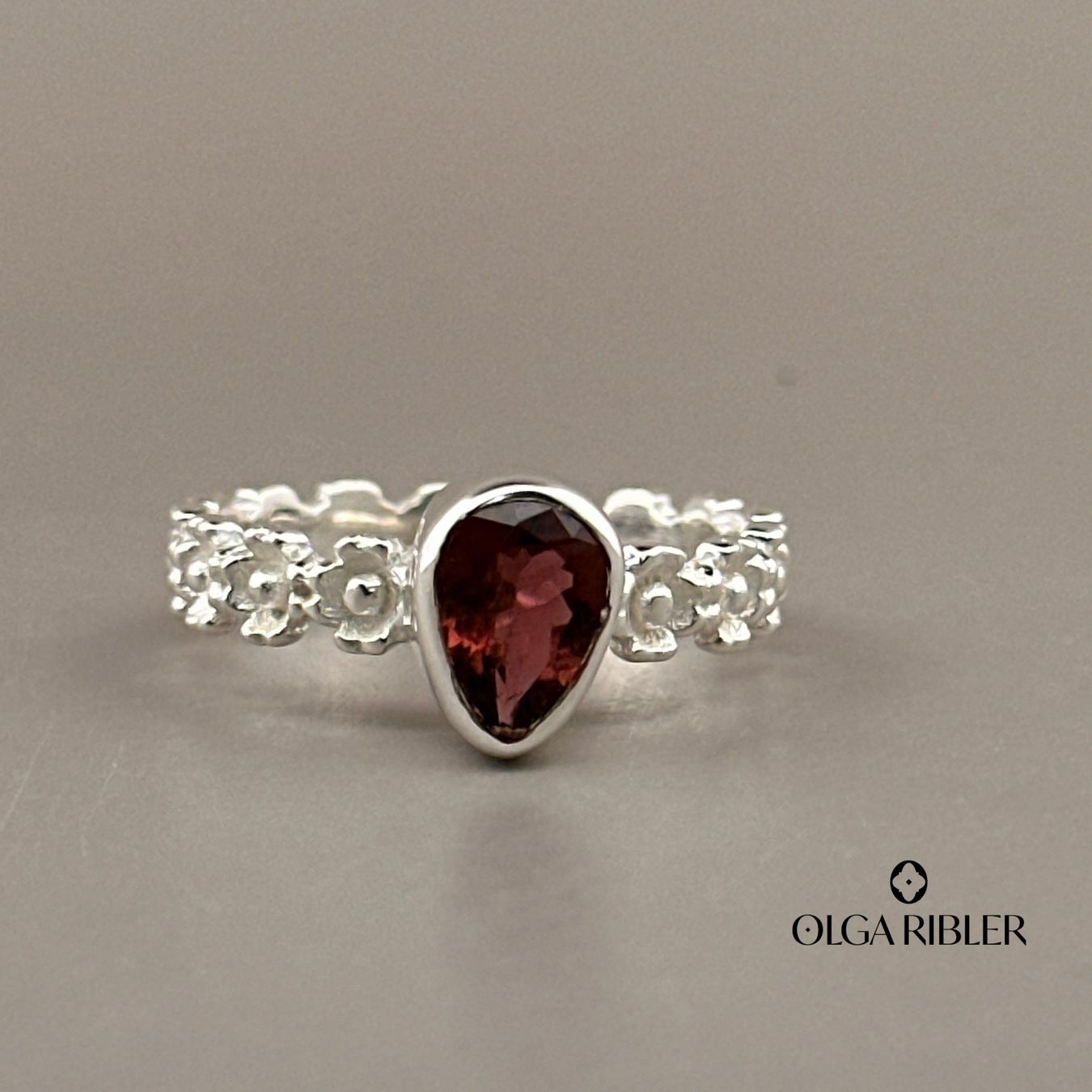 Olga Ribler Anelli: Feiner Silber Ring 925 mit Granate Grösse 58 – Nuovo (secondo la descrizione) da Luzern venduto da Schmuckoutlet 6