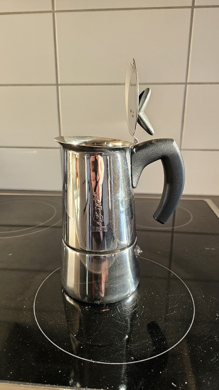 Bialetti Kaffeemaschinen & Espressomaschinen: Bialetti Espressokocher Silber neuwertig  – Neu (gemäss Beschreibung) aus Langenthal von Donald_Duck313