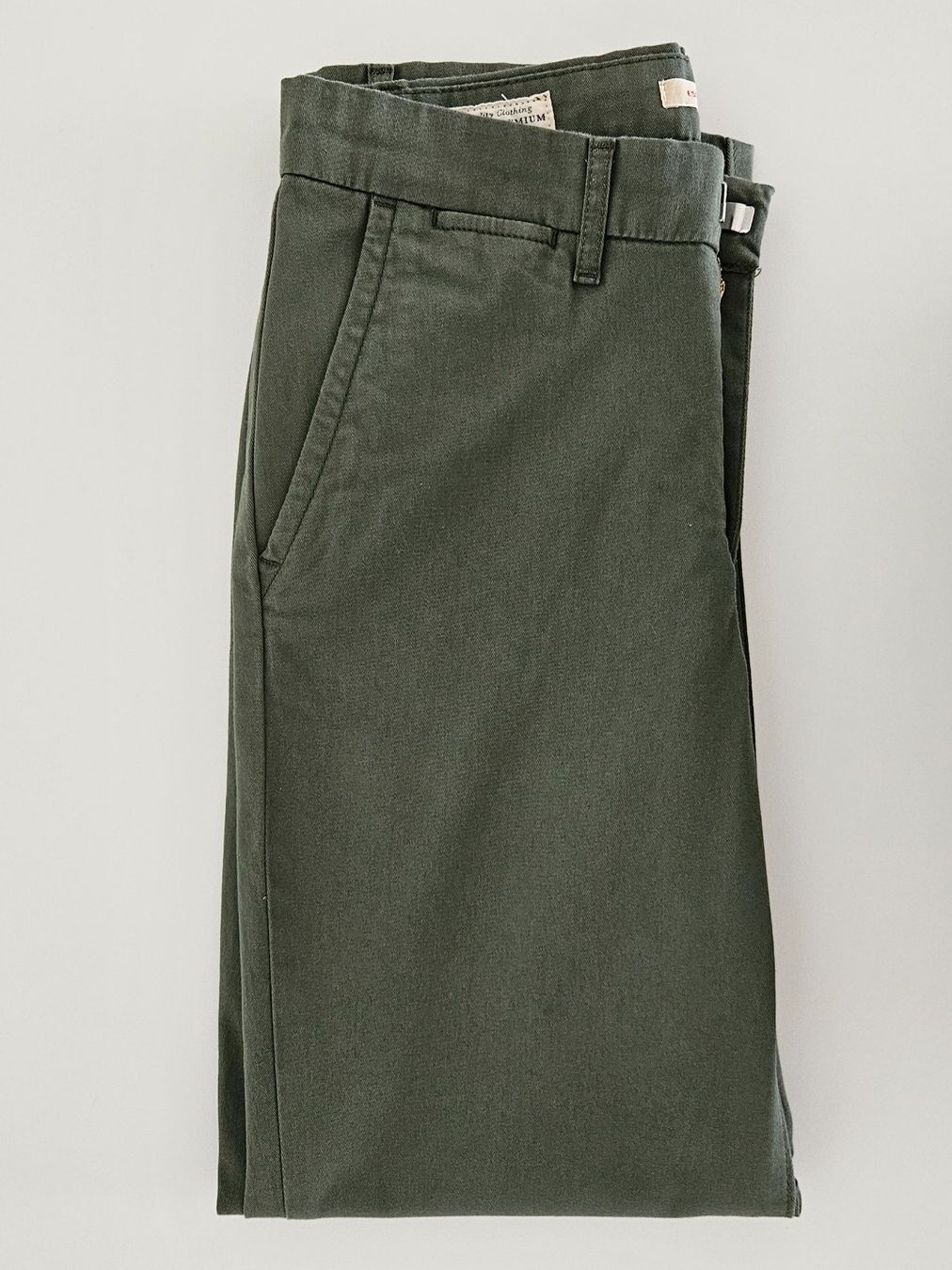 Pantaloni: Levi's Essential Chino (W25/L27) – Nuovo (secondo la descrizione) da Horgen venduto da fab_6tpl