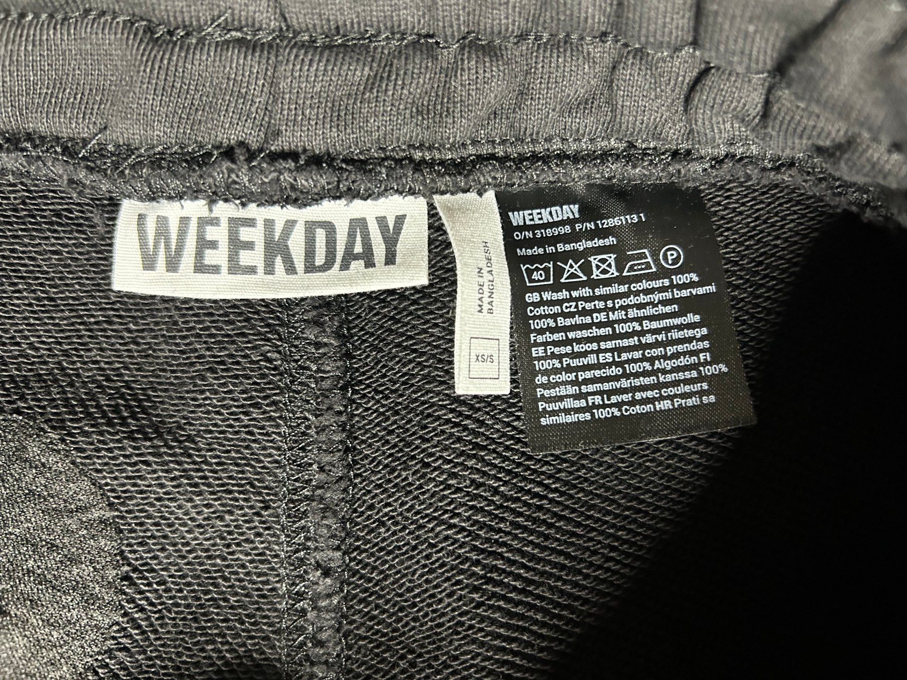 Weekday Pantaloni: WEEKDAY / Sweatpants (Gr. XS-S) – Usato da Dietlikon venduto da Mankai 3