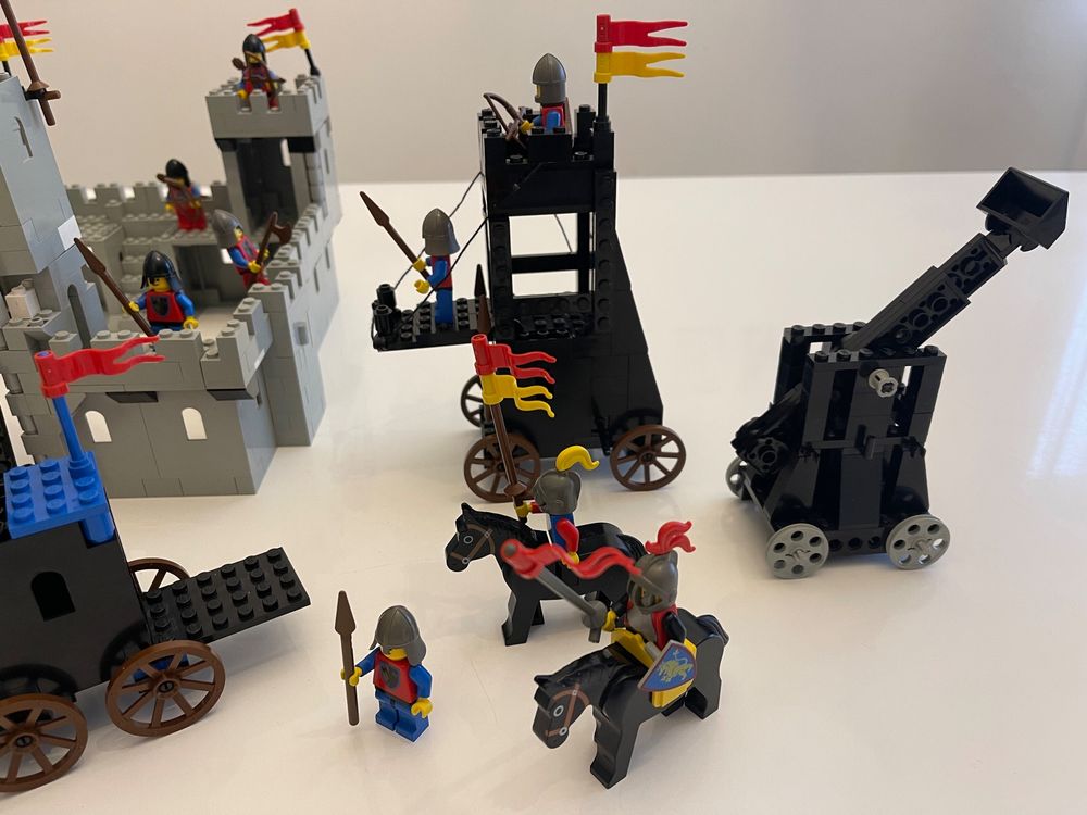 LEGO Ritter - Burg, 18 Figuren, Katapult, Kutsche usw. (Gebraucht) in ...