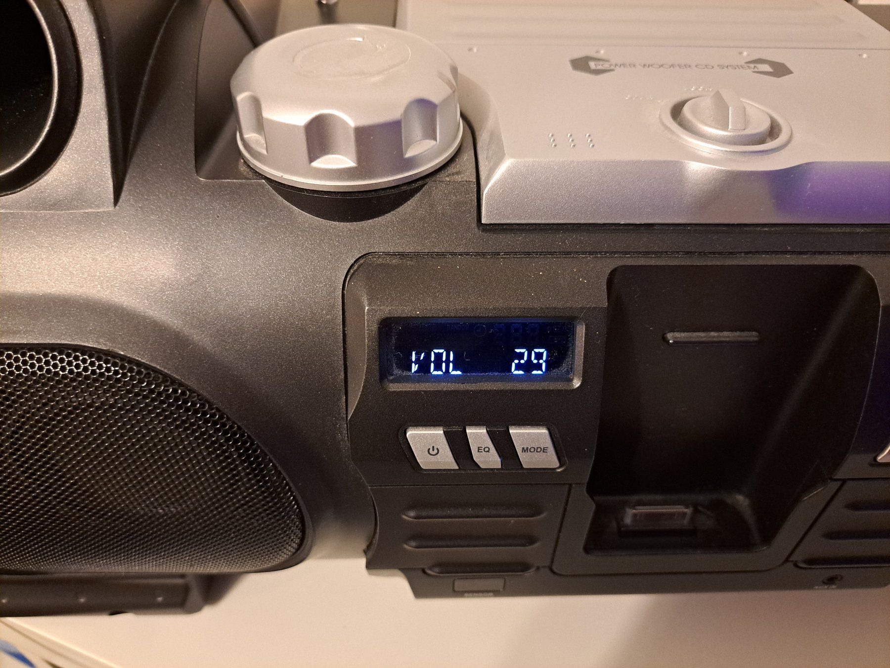 Dual Tragbarer Mediaplayer: Dual Ghettoblaster mit Mp3- Pl. anschluss, +Aux, CD, FM, MP3 – Gebraucht aus Spiez von Pistach99 6