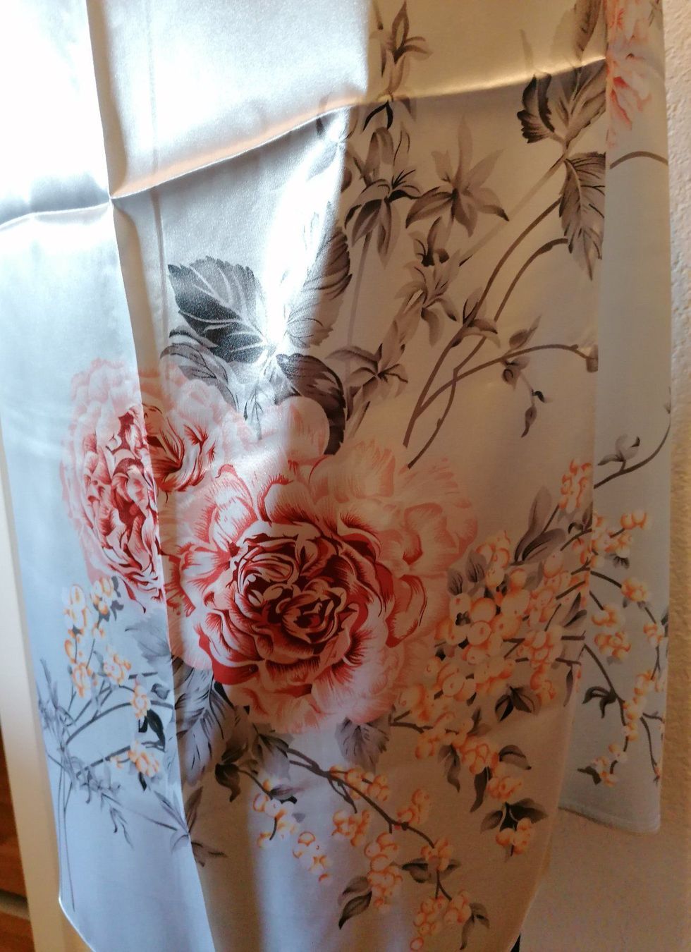 Foulard & Sciarpe: Schönes Seidentuch Frühling Blumenmuster – Nuovo e nell'imballaggio originale da Zollikofen venduto da Blackie 8