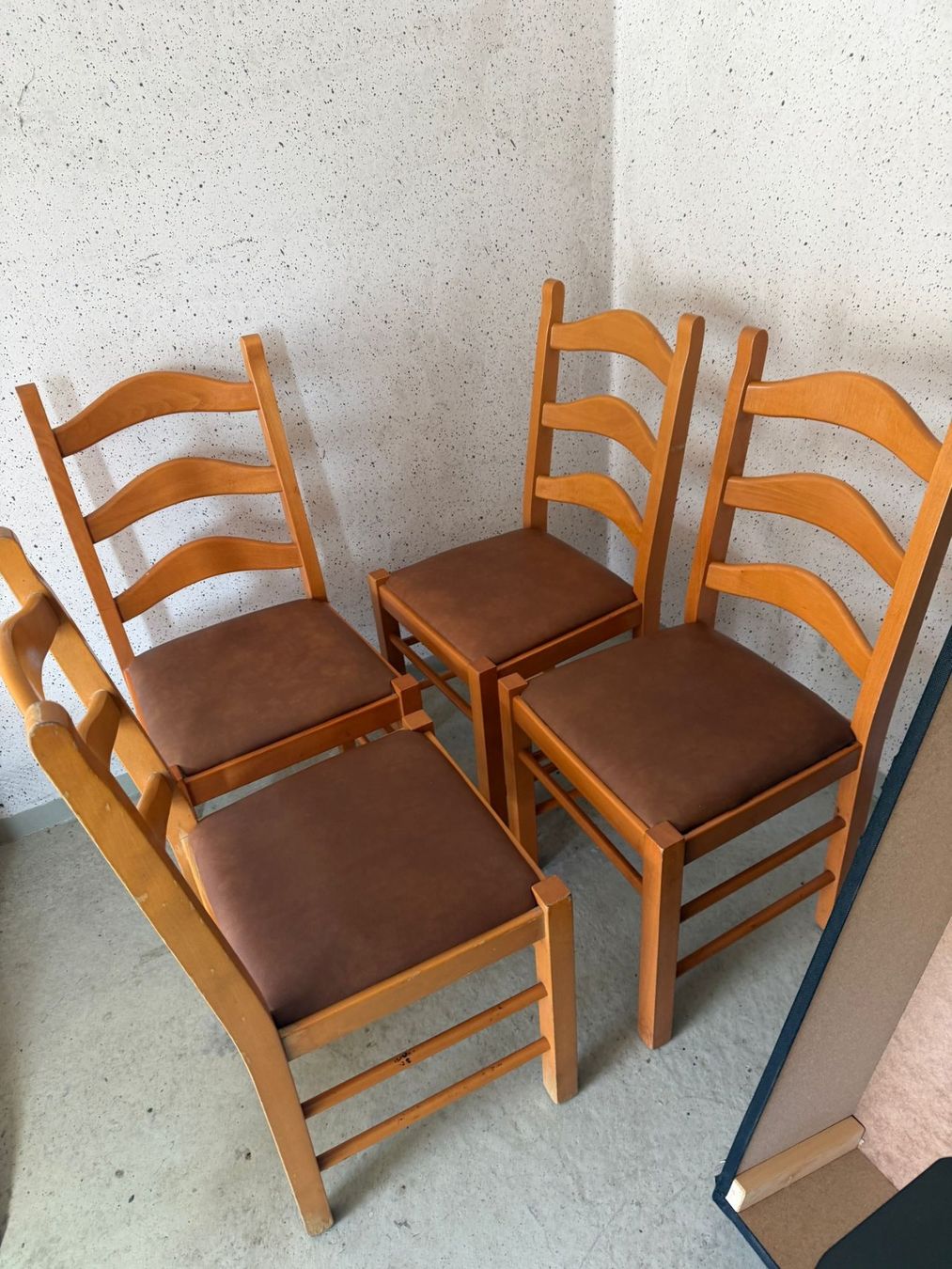 Sedie: 4 sehr gut erhaltene Holzstühle – Usato da Bad Zurzach venduto da lha_9s7r 2