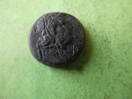 uralte   Bronzemünze,  15 mm  4.00 g