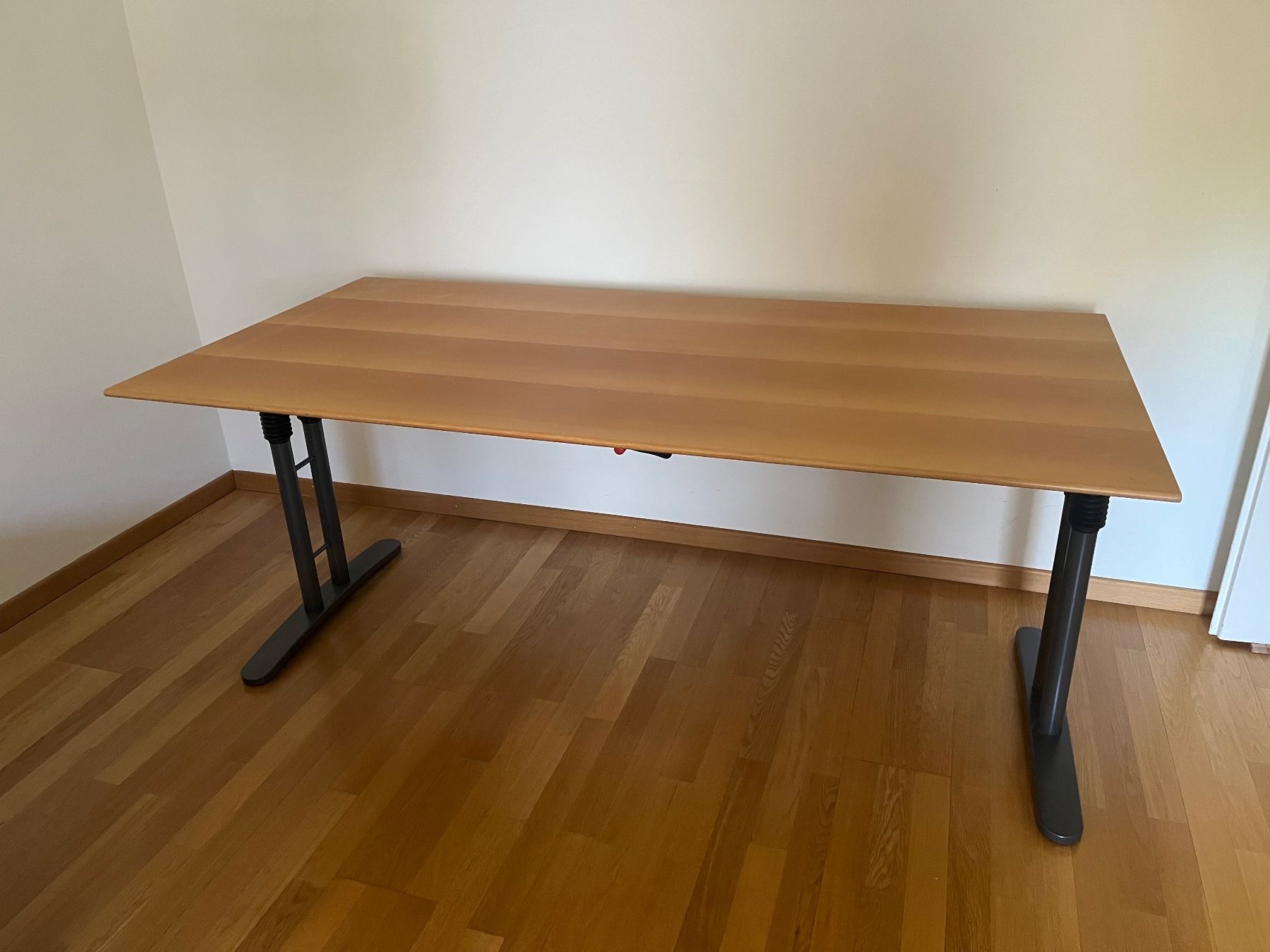 Scrivanie: Adjustable height desk – Usato da Zürich venduto da van_ll5k