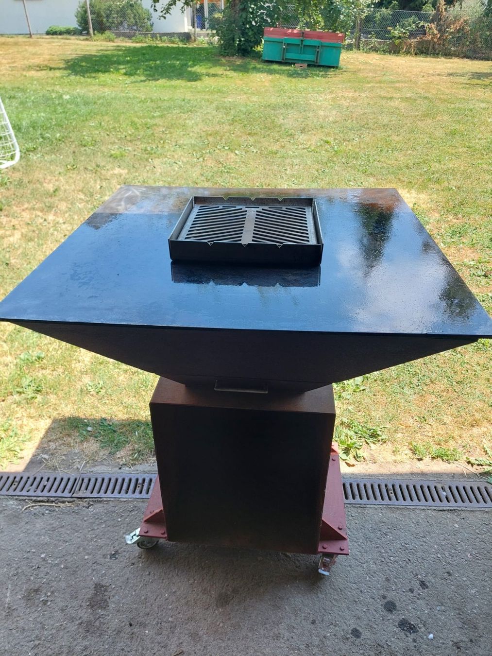 Griglie: Blackbull Cortenstahl-Grillstelle – Usato da Bellach venduto da Noeggi54 1