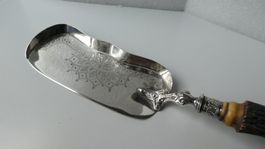 Krümeltablett Tischstaubschale Horn Geweih versilbert EPNS