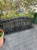 Schmiedeeisen Zaun / Tor mit schönen Verzierungen & Pfösten