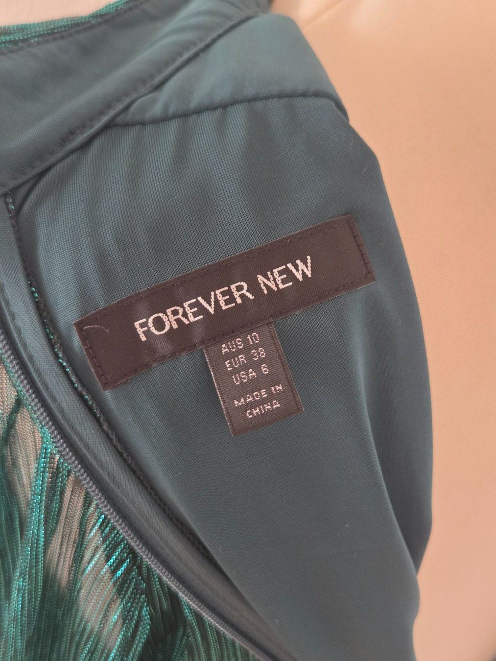Zalando Kleider: Kleid Forever New – Gebraucht aus Wängi von Bibo4. 5