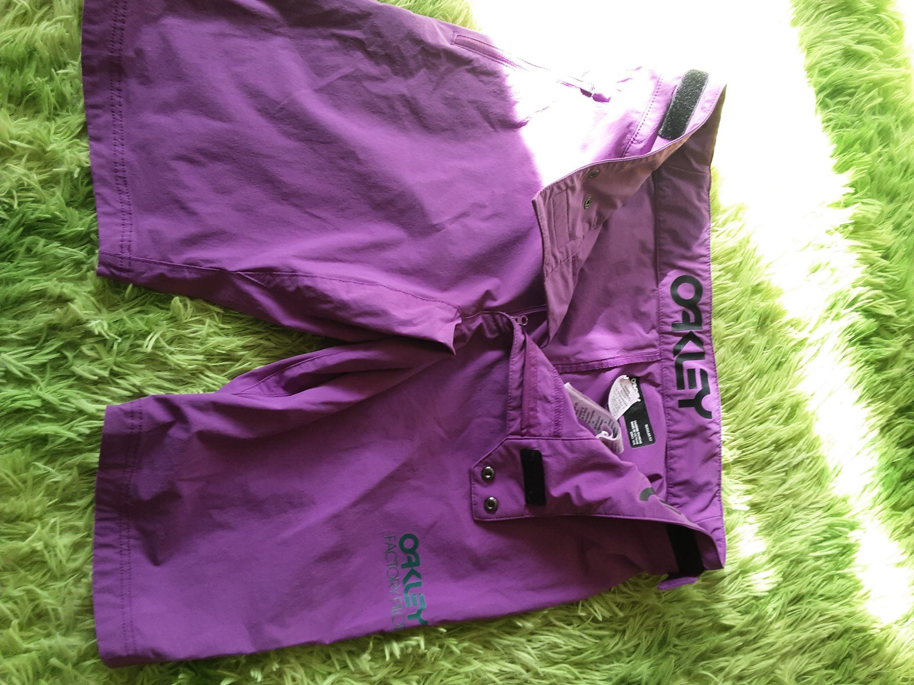 Oakley Pantaloni: Bikehose kurz OAKLE – Nuovo (secondo la descrizione) da Trüllikon venduto da Schggimckli 1