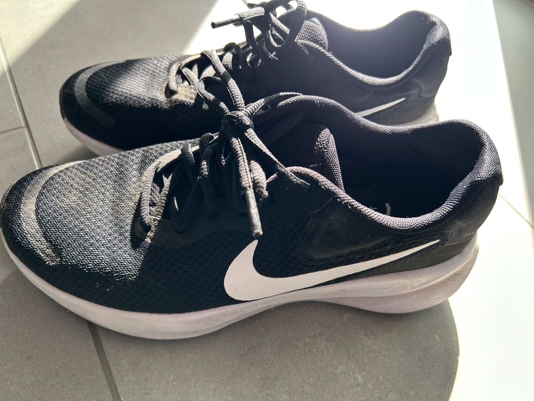Nike Scarpe da uomo: Nike REVOLUTION Laufschuh – Usato da Brütten venduto da chanpat 1