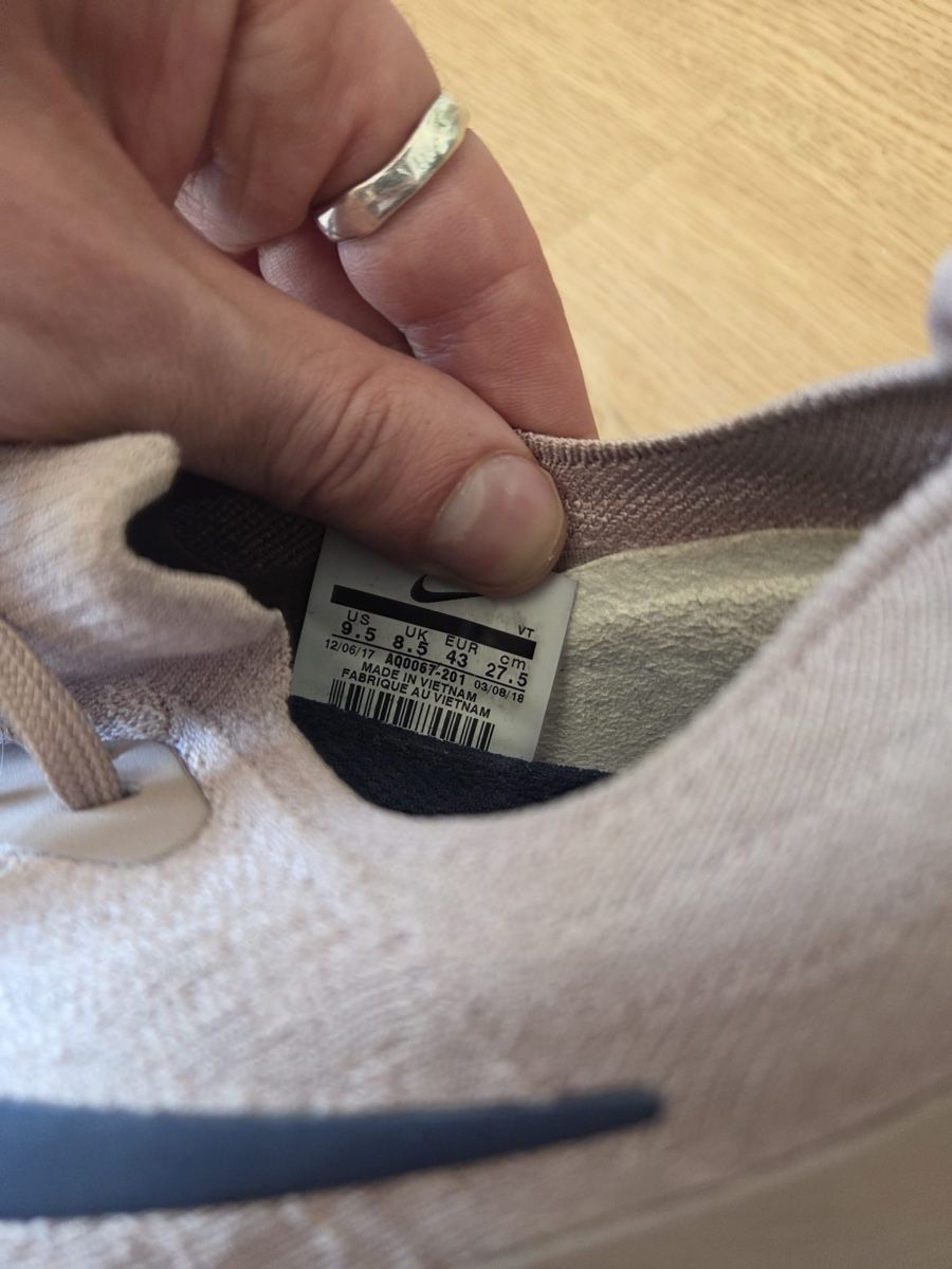 Nike Scarpe da uomo: Nike Epic React Flyknit Laufschuhe, Gr. 43 – Usato da Bern venduto da ele_tg62 1