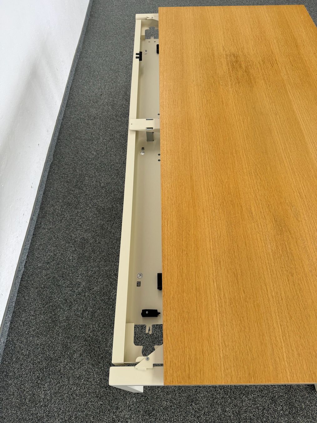 Lista Scrivanie: Lista Office LO Motion Schreibtisch Eichenfurnier/Perlweiss – Usato da Schönenwerd venduto da mcofficeshop 4