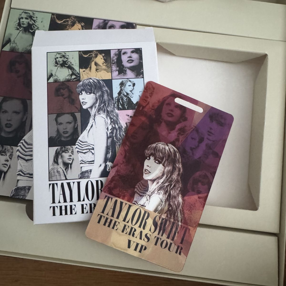Libri: Taylor Swift Eras Tour VIP Paket – Nuovo (secondo la descrizione) da Sursee venduto da giu_205 5