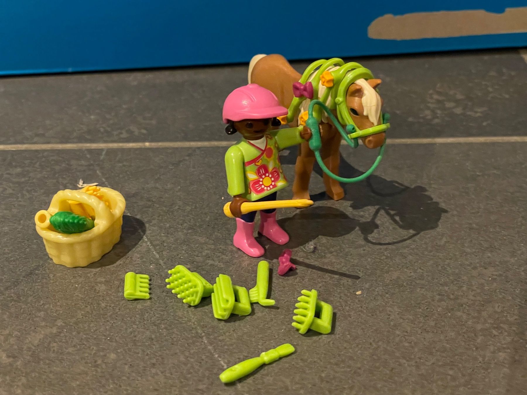 Playmobil Spielzeuge: Playmobil Mädchen mit Pony 70060 – Gebraucht aus Wattenwil von Sulamith82